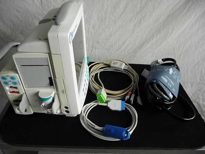 Gebraucht Patientenmonitor, GE-Datex-Ohmeda Monitor S/5 FM inkl. Kombimodul (EKG/SpO2/NIBP/Temp/IBP und CO2), inkl. Zubehör.