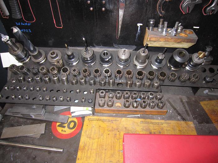 Used BRUGT VERTIKALT BEARBEJDNINGSCENTER FABRIKAT LEADWELL, MODEL V-25