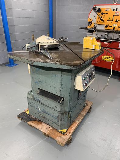 Used AMADA CS 220  3.2 mm Hydraulic corner notcher