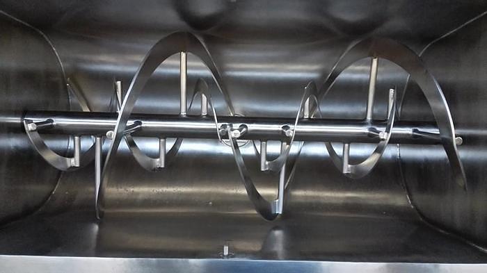 Manual tilting ribbon blender