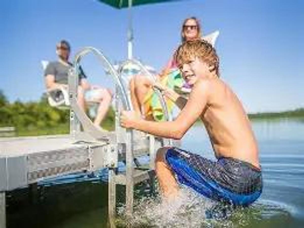 ShoreMaster 4 Step Pivoting Ladder