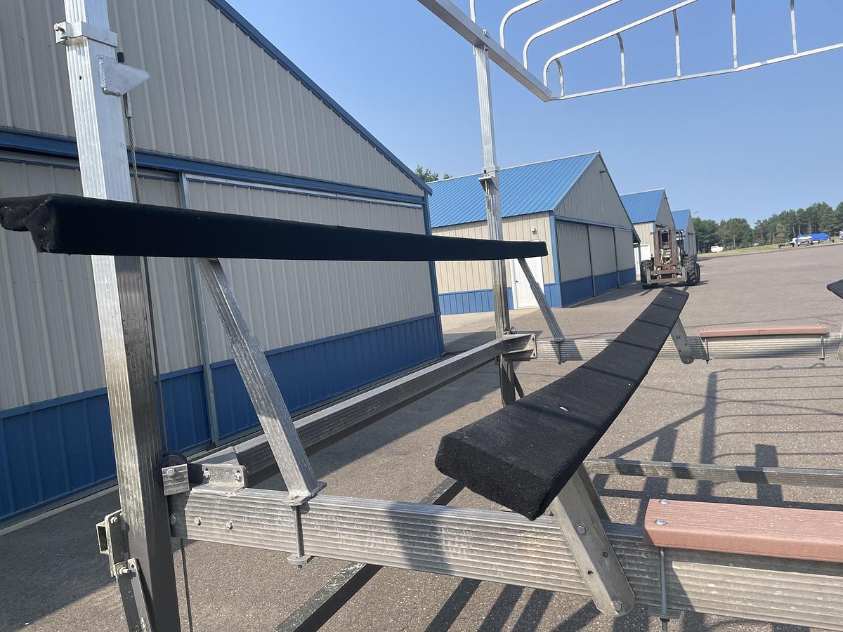 Used Hewitt 3800 LB Capacity