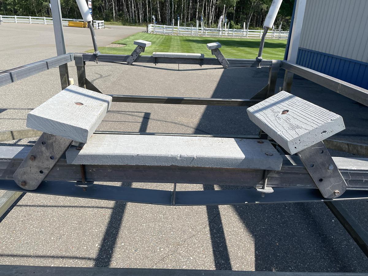 Used Hewitt 3000 LB Capacity