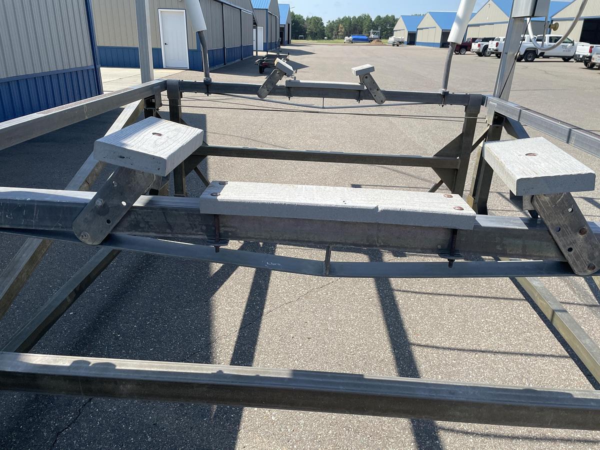 Used Hewitt 3000 LB Capacity