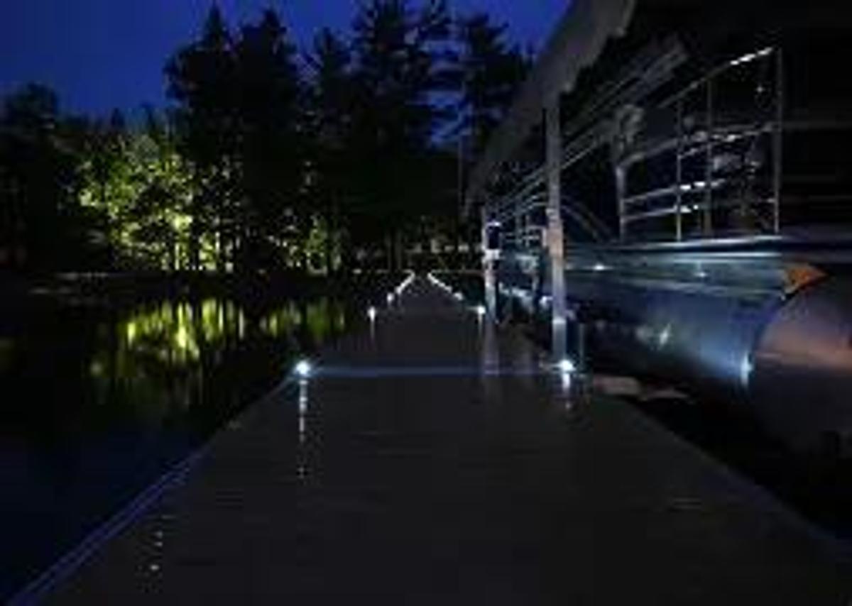 ShoreMaster LED Solar Dock Lights