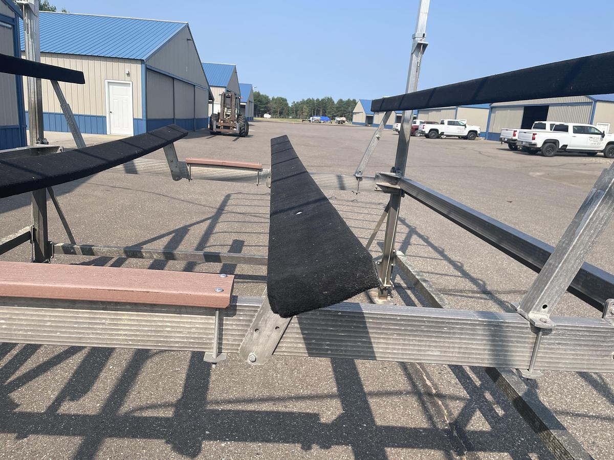 Used Hewitt 3800 LB Capacity