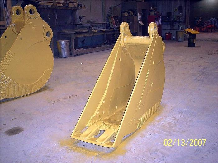 Used 24" BUCKET USED, 3.5" PINS, 15.25" BETWEEN EARS, 21" SPREAD.