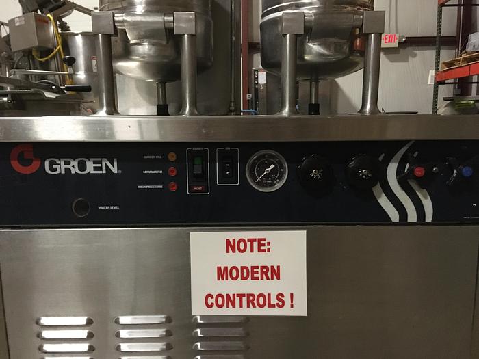 Used GROEN DOUBLE 20 QT. TRUNNION KETTLES ON SELF CONTAINED NAT. GA...