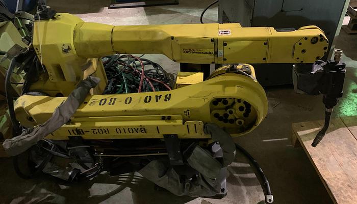 Used FANUC ARCMATE 120iC/10L 6 AXIS CNC MIG WELDING ROBOT WITH R30iA CONTROLLER