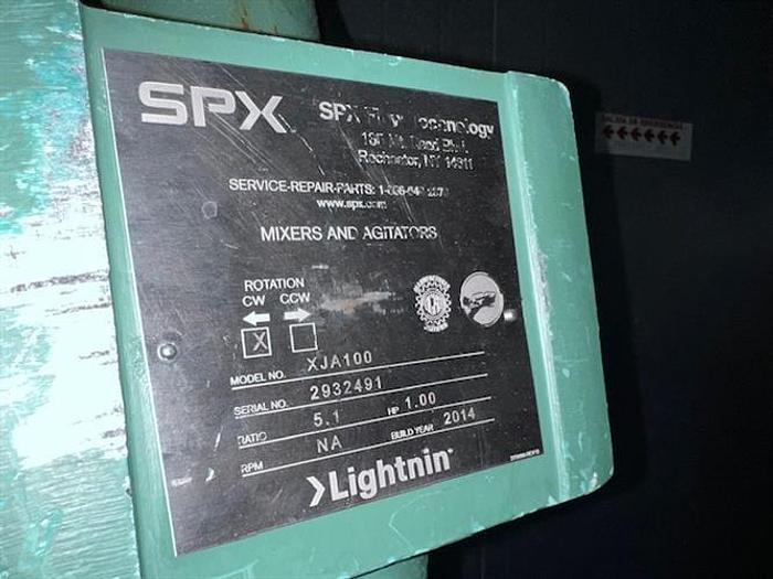 Used Viatek 125 gallon stainless steel tank with hinged cover