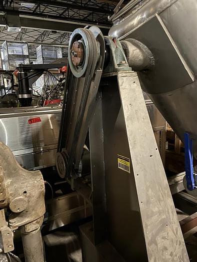 Used 10 Cu Ft SS V blender with liquid/solids bar