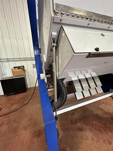 Used Satake EVO-IR-400 Infrared Color and Sorting Machine for Nuts