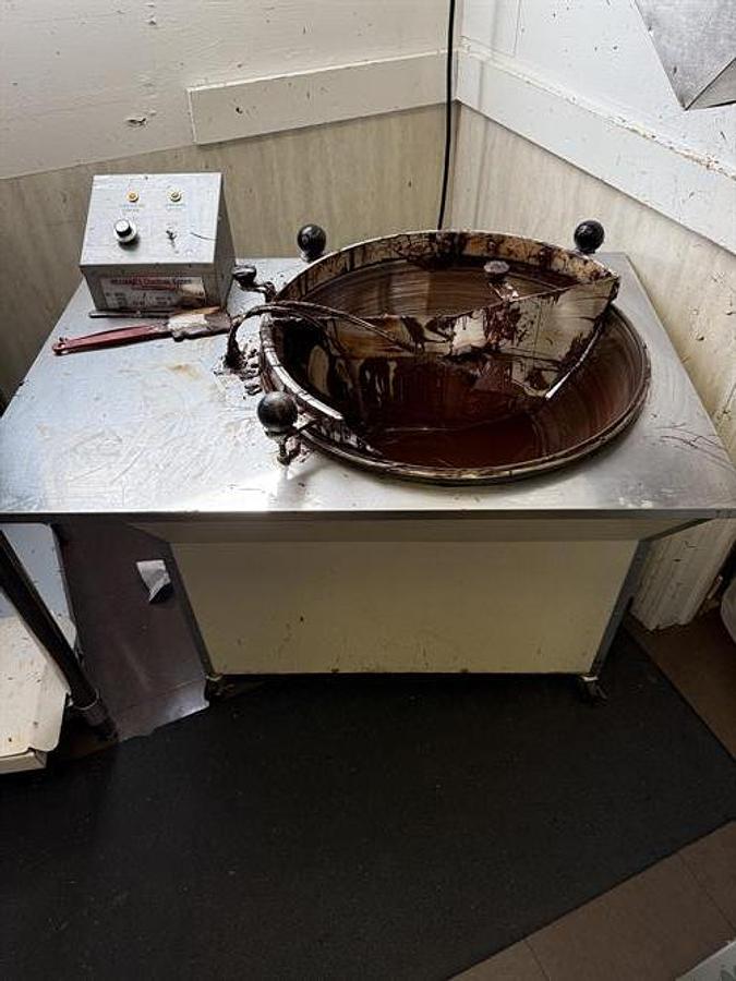 Used Hilliard 240-lb/Day Tempering Melter