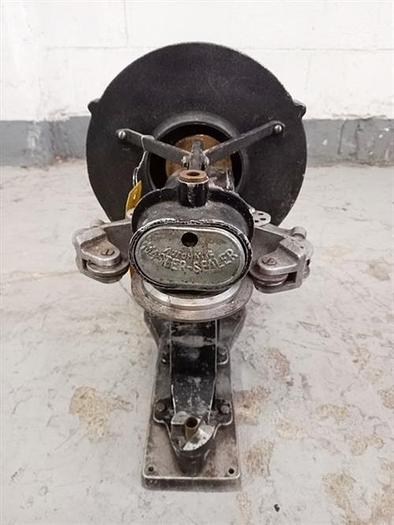 Used Poliingenieros semi-automatic can seamer