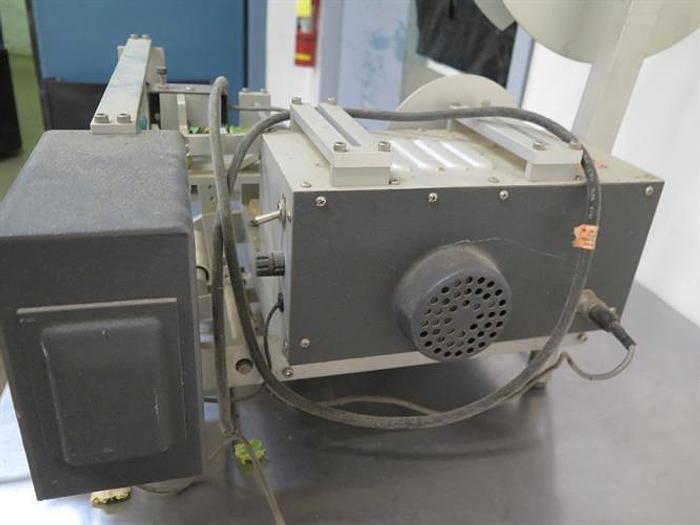 Used Universal type R310 Table Top Labeler for Round Containers