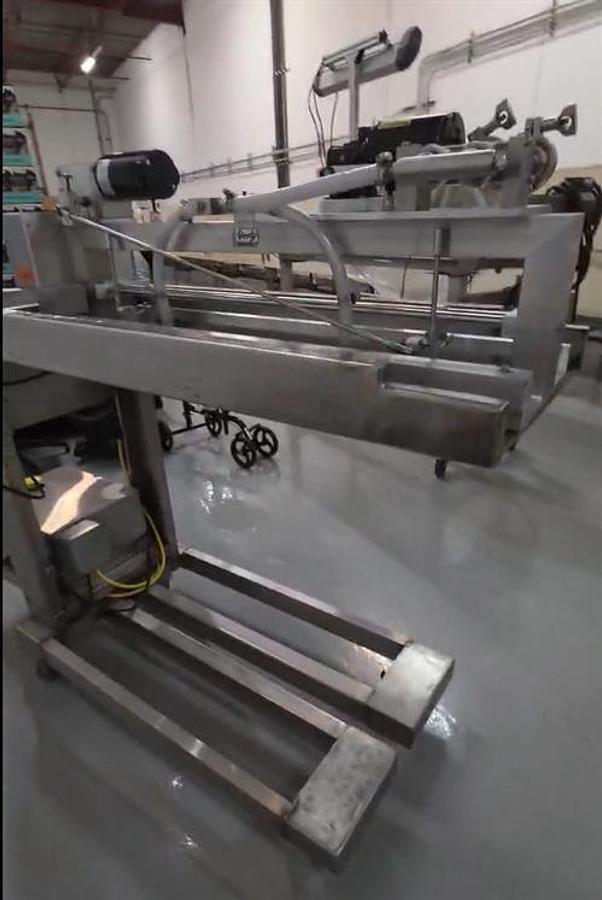 Used Woody 34" Double Loop Stringer with Pump on Portable Stand