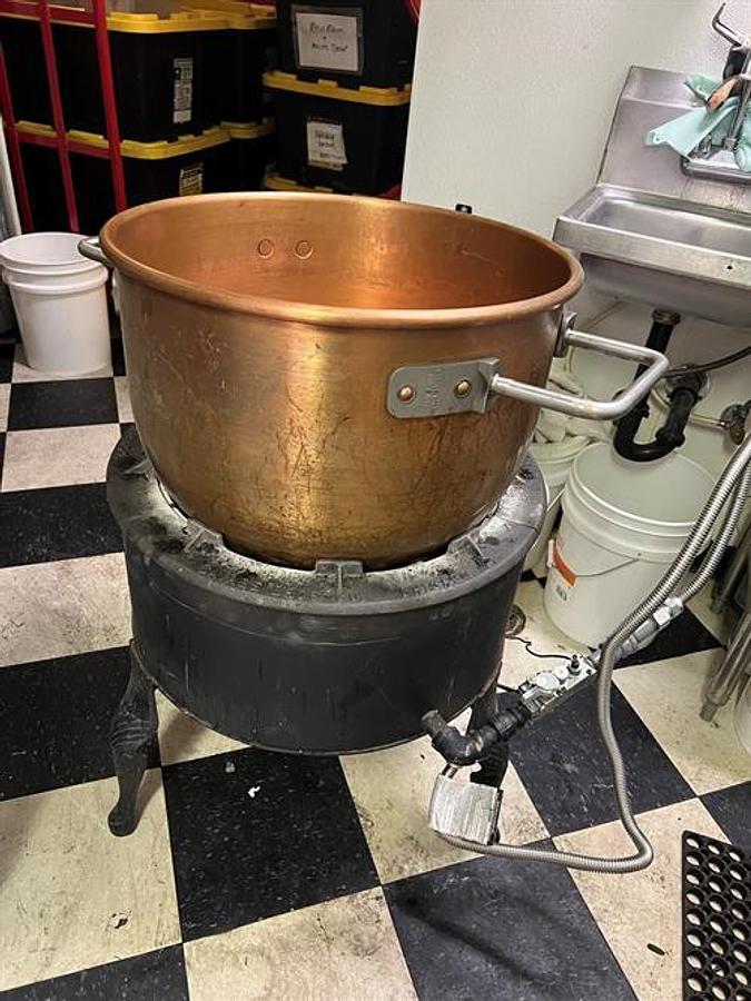 Used Savage 20 Stove w Copper Pot