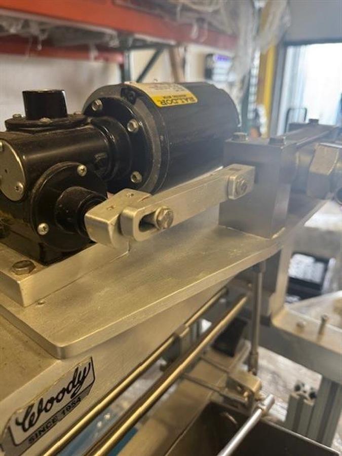 Used Woody 16" Stringer with Conveyor