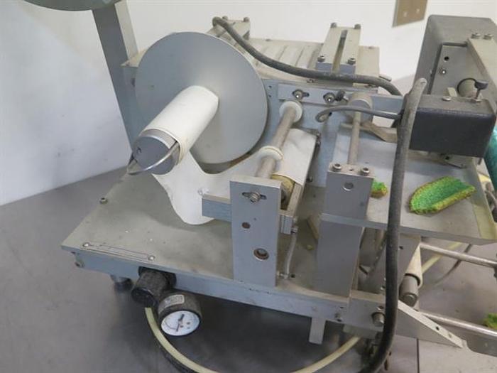 Used Universal type R310 Table Top Labeler for Round Containers