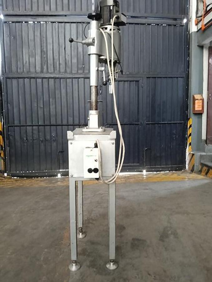 Used Poliingenieros semi-automatic capper