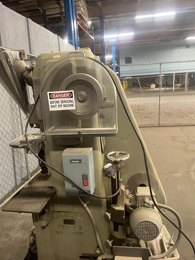 Used Manesty Model F3 Single Station Tablet Press