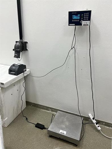 Used Mettler Toledo model IND570 18" long x 18" wide stainless steel floor scale