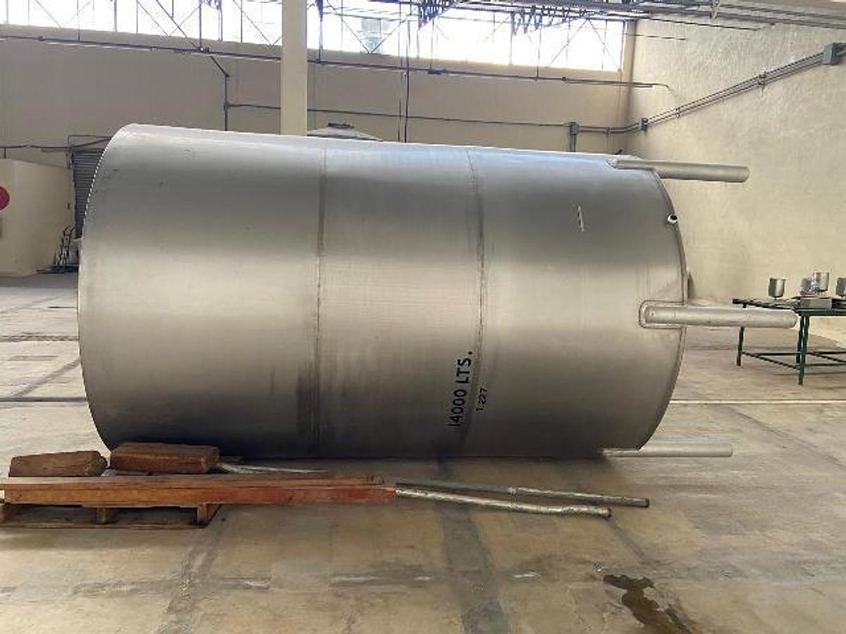 Used Stainless steel 14,000 liter tank
