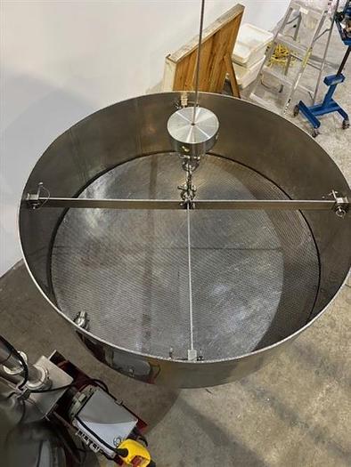 Used Equinox 3100 liter stainless steel jacketed tank