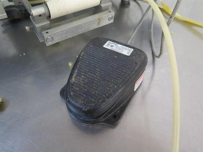 Used Universal type R310 Table Top Labeler for Round Containers