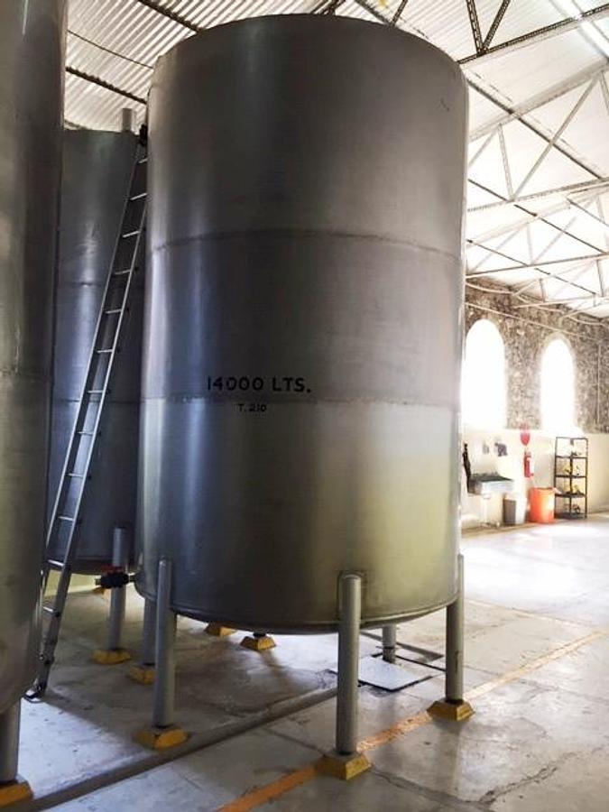 Used Stainless steel 14,000 liter tank