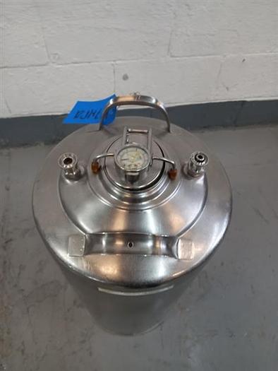Used Stainless steel  10 gallon pressure tank