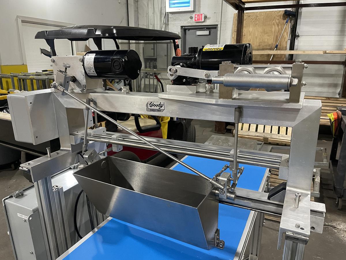 Used Woody 16" Stringer with Conveyor