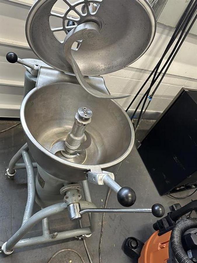 Used Hobart VCM-25 25 Quart Aluminum Cutter/Mixer