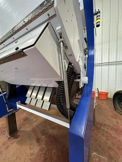 Used Satake EVO-IR-400 Infrared Color and Sorting Machine for Nuts