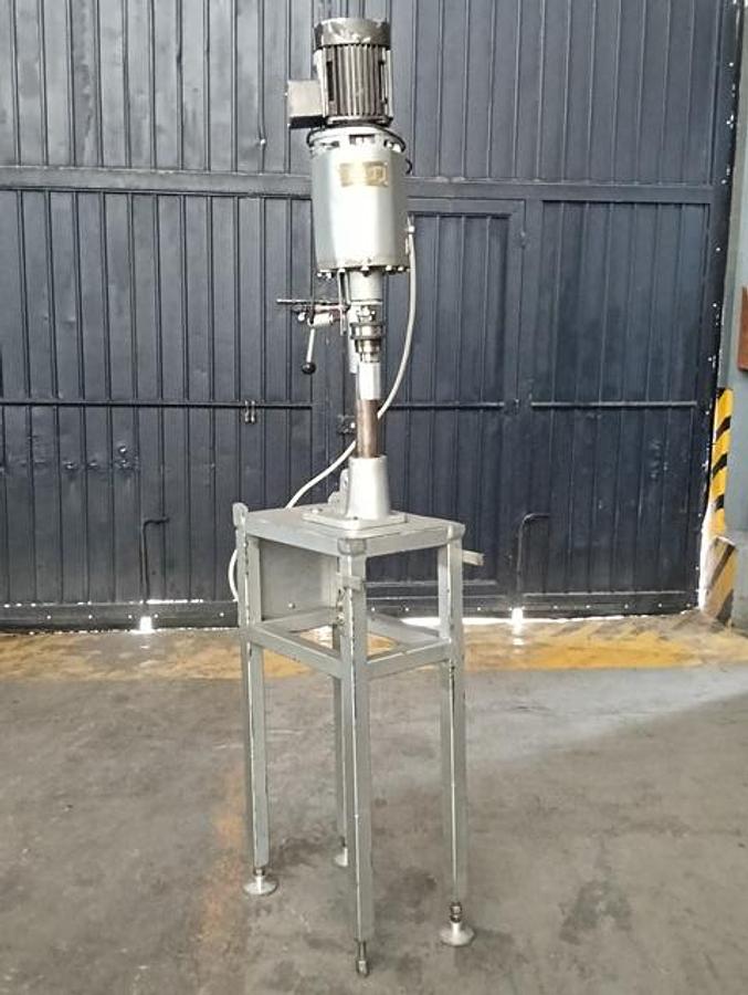 Used Poliingenieros semi-automatic capper