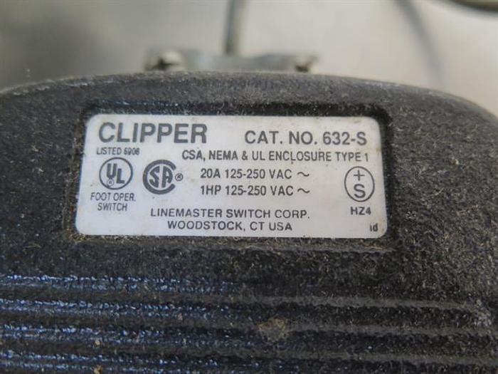 Used Universal type R310 Table Top Labeler for Round Containers