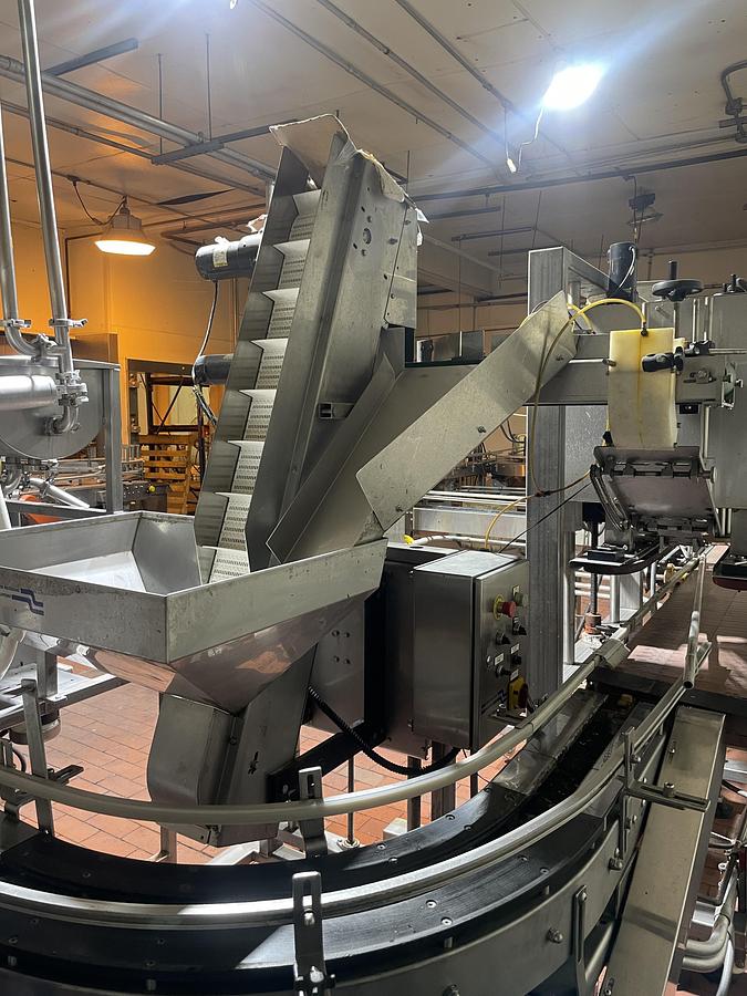 Used Fluid Packaging Solutions 6 Spindle Capper