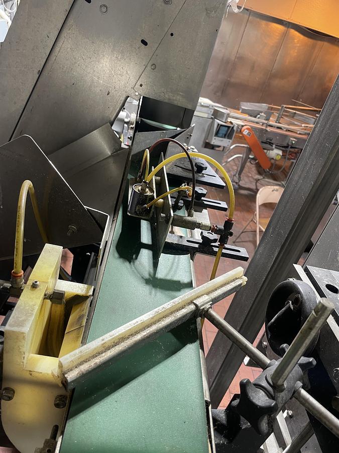 Used Fluid Packaging Solutions 6 Spindle Capper