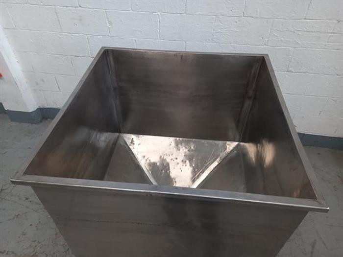Used Stainless steel 132 gallon square tank