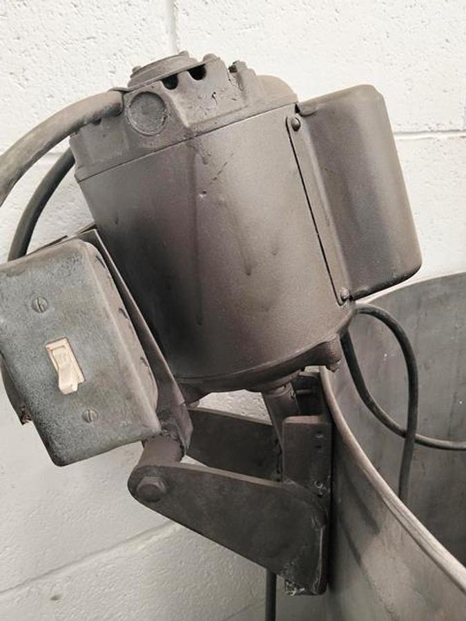 Used Tank Stainless Steel 117 gallon with Lightnin' mixer