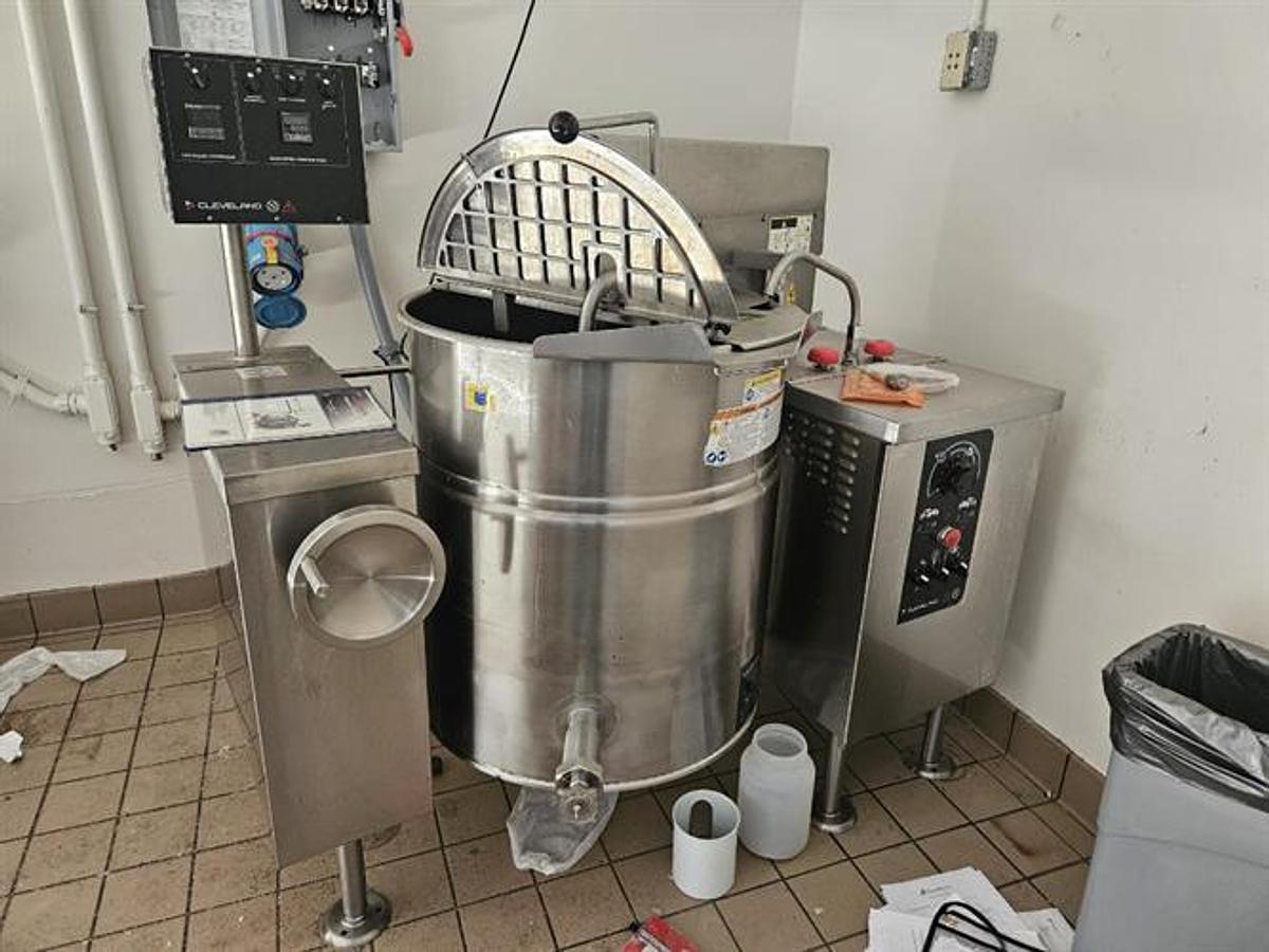 Used Cleveland 40 Gallon SS Electric Tilting Steam Kettle with Mixer