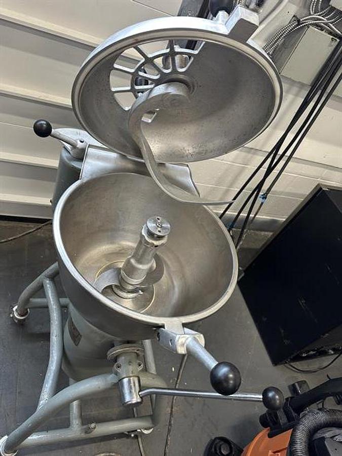 Used Hobart VCM-25 25 Quart Aluminum Cutter/Mixer
