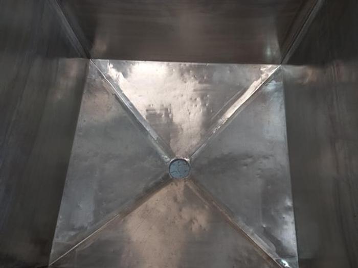 Used Stainless steel 132 gallon square tank