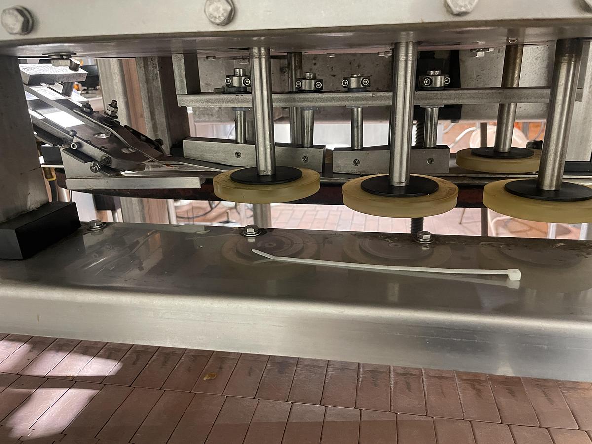 Used Fluid Packaging Solutions 6 Spindle Capper