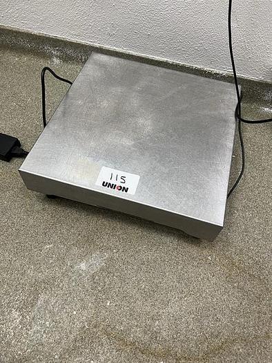 Used Mettler Toledo model IND570 18" long x 18" wide stainless steel floor scale
