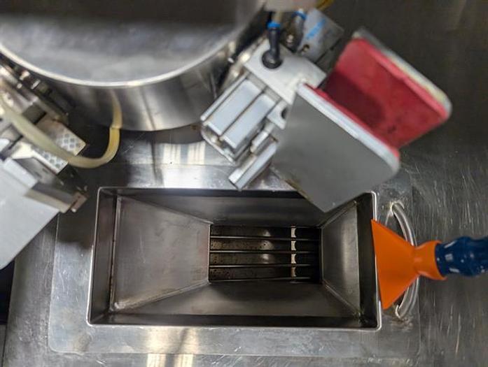 Used BellatRX model Bottle RecoveRX 1040 de-bottling & product recovery