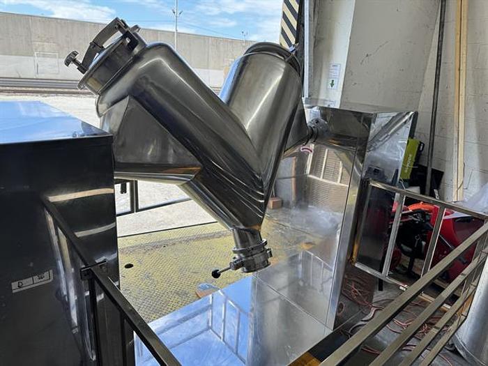 Used Deyue model DVH-100L  stainless steel 100 liter V blender