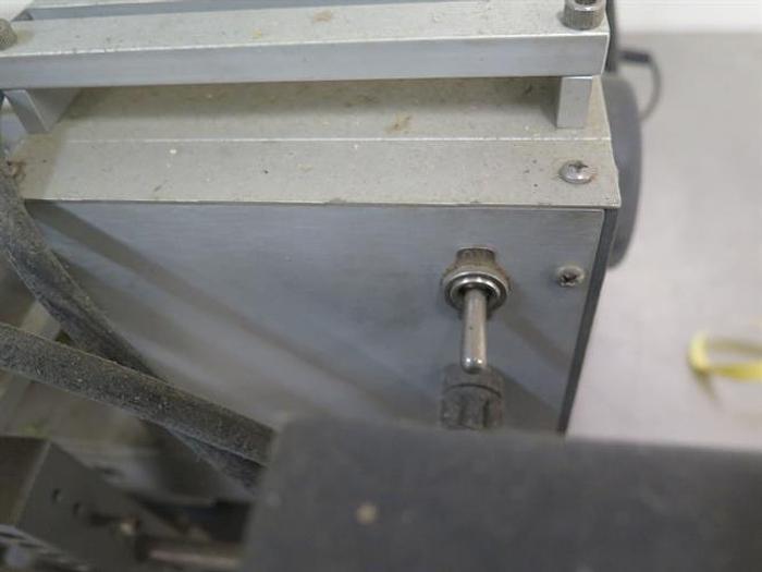 Used Universal type R310 Table Top Labeler for Round Containers