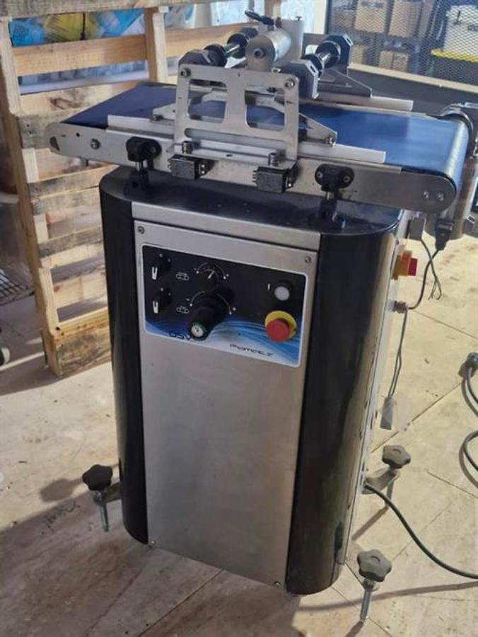 Used Pomati Model OSV Vibrating Conveyor