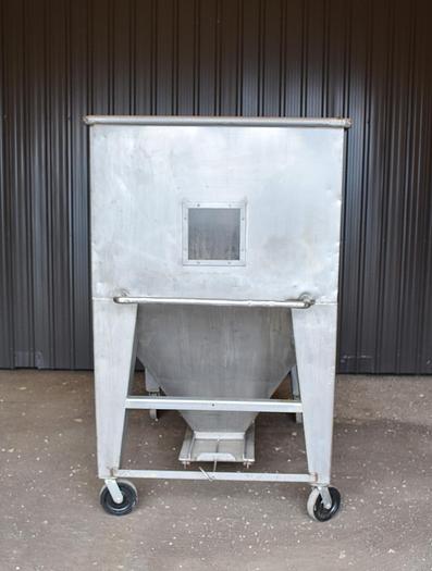 D'occasion USED 700 GALLON TANK (TOTE), STAINLESS STEEL